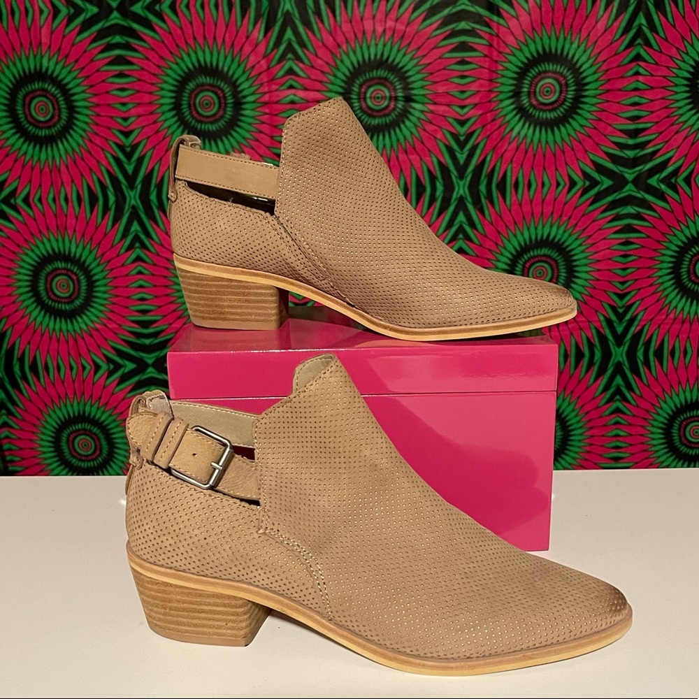 Buckle ankle booties for the perfect 🍂🍁fall outfit! Never worn. You’ll 🤎them!